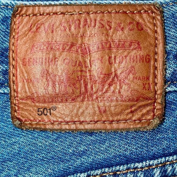 Levi’s 501 Original Fit Button Fly Distressed Cutoffs in Blue Wash Women’s 27 - Picture 7 of 10